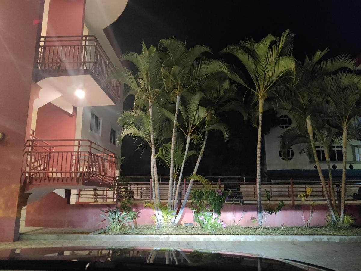Ashiana Oceanside Apartment Flic-en-Flacq Екстериор снимка