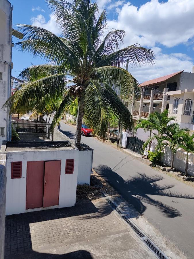 Ashiana Oceanside Apartment Flic-en-Flacq Екстериор снимка